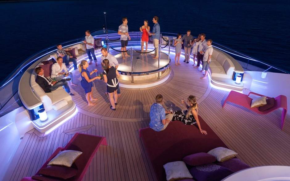 Premium Lotus Royale Megayacht Dinner Cruise experience in Dubai - Image 2