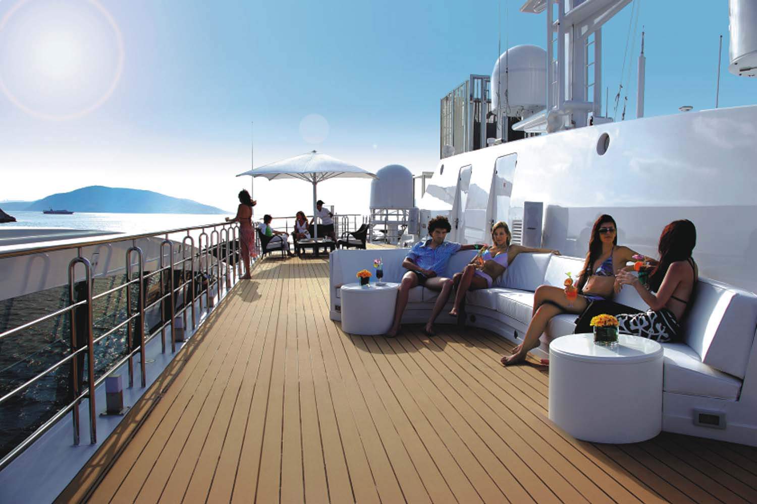 Premium Lotus Royale Megayacht Dinner Cruise experience in Dubai - Image 6