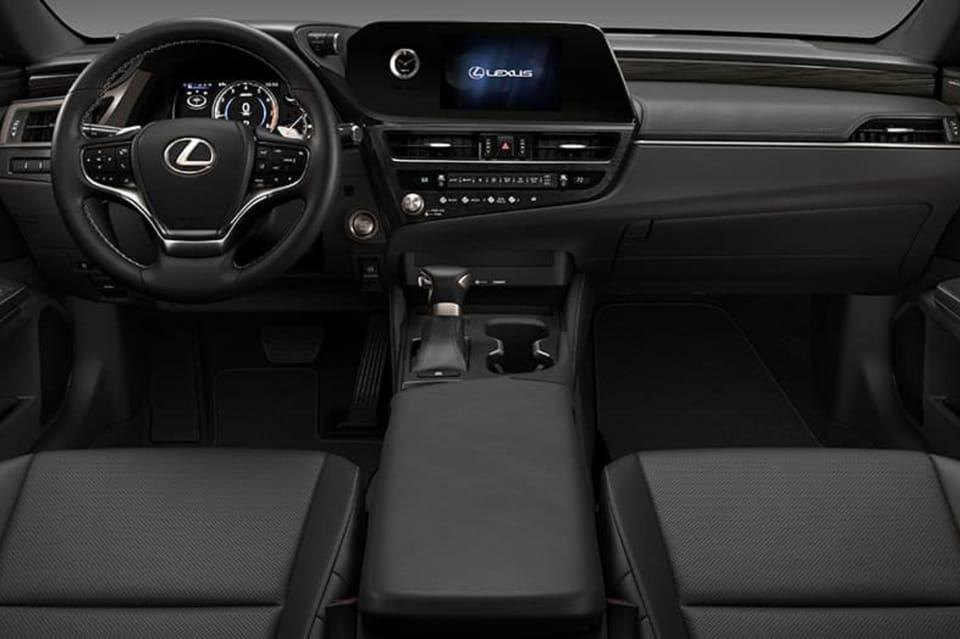 Private Luxury Car with Chauffeur – Elite Transfer Service
