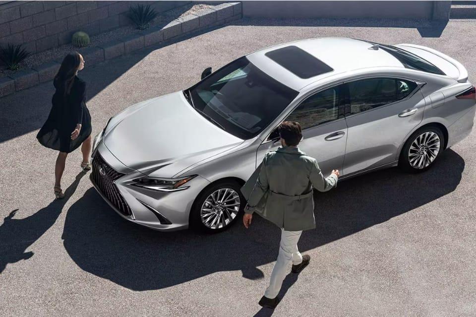 Private Luxury Car with Chauffeur – Elite Transfer Service