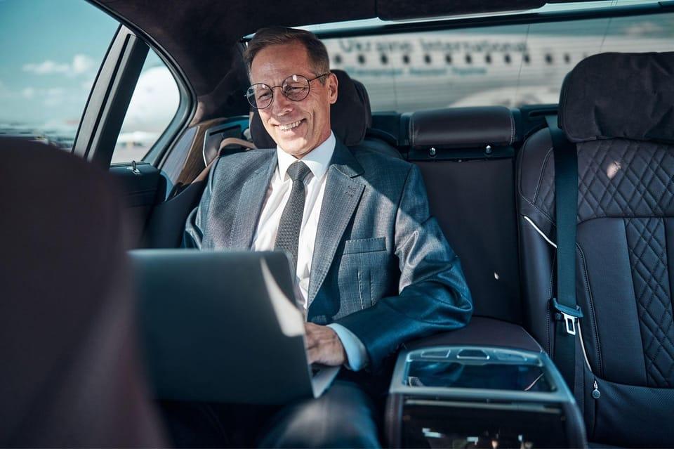 Private Luxury Car with Chauffeur – Elite Transfer Service