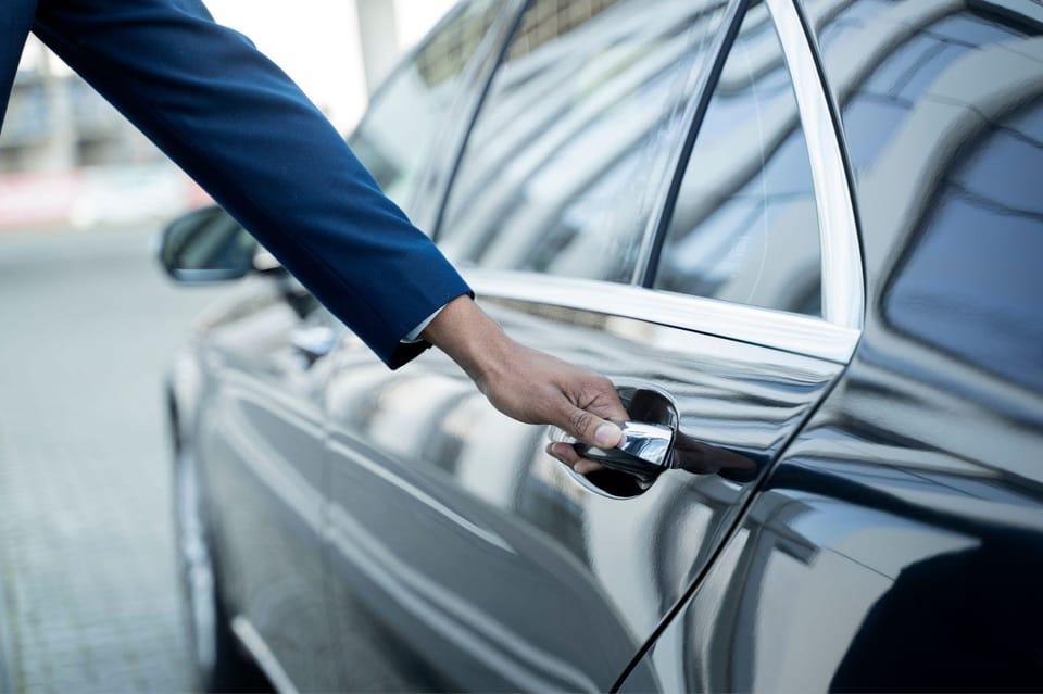 Private Luxury Car with Chauffeur – Elite Transfer Service