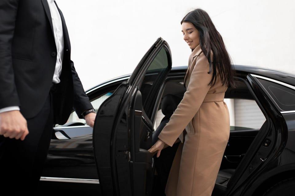 Private Luxury Car with Chauffeur – Elite Transfer Service