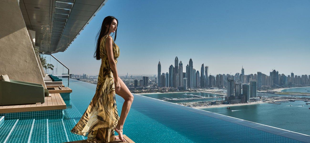 Aura Pool Access with Transport – 360° Views & Premium Vibes experience in Dubai - Image 3