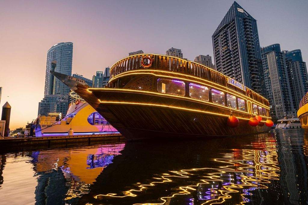 Alexandra dhow cruise luxury dinner cruise in Dubai Marina at night